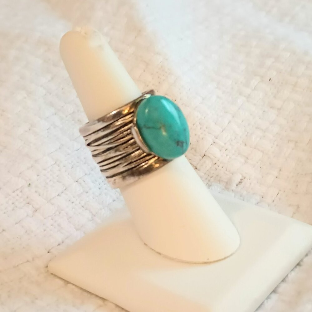 Women's Faux Turquoise Ring 7.5" Silver Tone Ribbed Extra Wide Band Jewelry